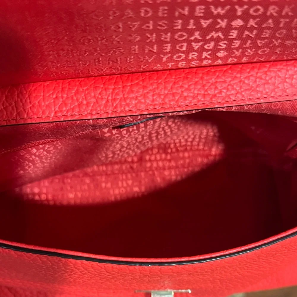 ❤️ Kate Spade Turnlock Elegant Red Leather Shoulder Bag – Timeless & Chic - Picture 6 of 7